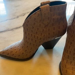 Lola Cruz faux snake skin boots. Size 8 Narrow.